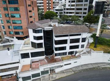 Casa · 1798m² · 7 Habitaciones · 5 Estacionamientos · Casa en Venta de Oportunidad