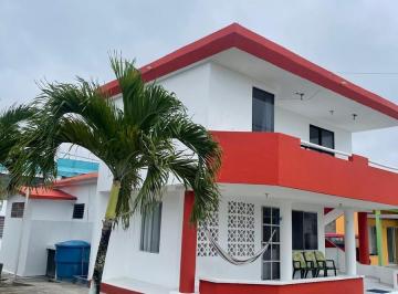 Casa · 200m² · 3 Habitaciones · Tonsupa Atacames, Casa en Venta de 200 m² Frente Al Mar