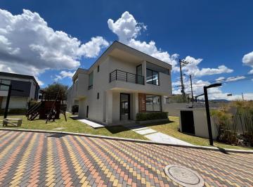 Casa de 3 habitaciones, Quito · En Venta Casa Independiente a Estrenar 3 Dorm. con Jardín Privado - La Armenia