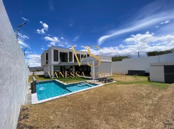 Casa de 5 habitaciones, Quito · Vendo Casa Moderno Dentro de Urbanización en Guayllabamba - Ecuador
