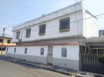 Casa de 6 habitaciones, Guayaquil · Ciudadela 9 de Octubre Casa Esquinera en Venta
