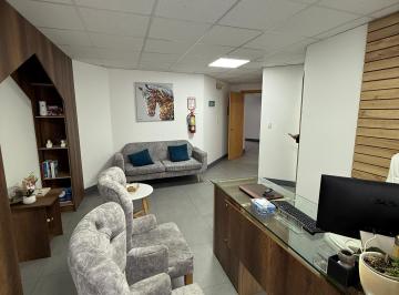 Consultorio , Quito · Hermoso Consultorio de Arriendo Amoblado (Sector Clínica Pasteur)