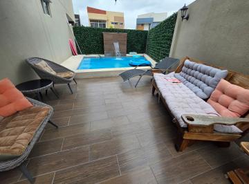 Casa de 4 habitaciones, Guayaquil · Casa de Oportunidad en Venta con Piscina, Terreno Grande, Esquinera, Via a La Costa Cerca Plaza Tia