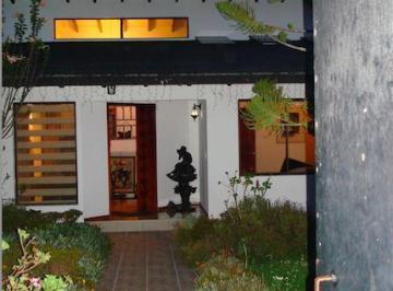 Casa · 800m² · 4 Habitaciones · 6 Estacionamientos · Quito. Casa de Venta en Urb. Campor Alegre - Ideal Para Proyecto