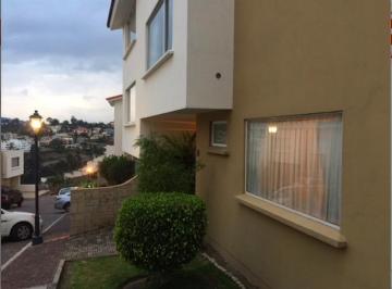 Casa · 250m² · 4 Habitaciones · 3 Estacionamientos · Cumbaya. Casa de Venta en Conjunto Privado