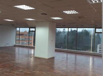 Oficina comercial · 250m² · 4 Estacionamientos · Quito Oficina en Alquiler Sector Club La Union