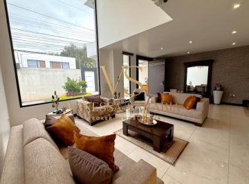 Casa de 3 habitaciones, Quito · Vendo Casa Independiente en El Valle de Los Chillos, Quito - Ecuador