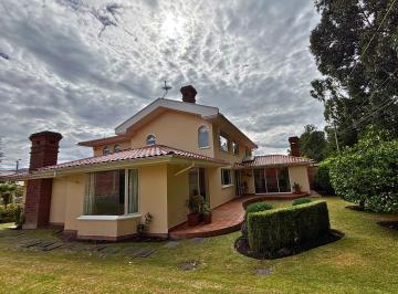 Casa de 4 habitaciones, Quito · Casa en Venta San Germán Conocoto | 812 m² Terreno, 6 Parqueaderos, Urbanización Privada
