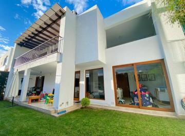 Casa de 2 habitaciones, Quito · Casa de Venta o Renta Cumbaya - Cr