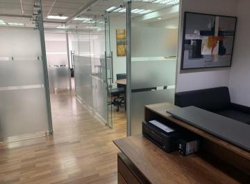 Oficina comercial de 5 habitaciones, Quito · Portugal Oficina Amoblada 95 m Divisiones de Vidrio 2 Baños 4 Espacios Cerrados