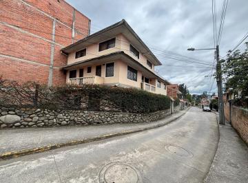 Terreno / Lote de 8 habitaciones, Cuenca · Vendo Propiedad en La Av Ordoñez Lasso en $240.000