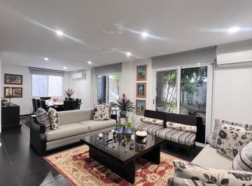 Casa de 3 habitaciones, Guayaquil · En Venta Hermosa Casa con Patio en La Urb. Bosques de La Rioja, Km 4 Sambo