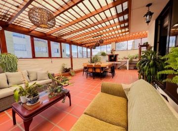 Casa · 311m² · 4 Habitaciones · 2 Estacionamientos · Casa en Venta, 3 Habitaciones y Terraza