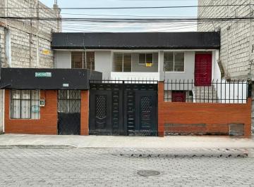 Casa de 6 habitaciones, Quito · Casa en Venta La Ecuatoriana Sector Martha Bucaram