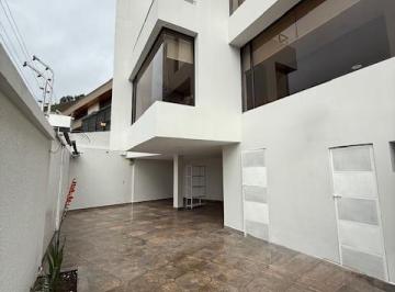 Casa · 304m² · 3 Habitaciones · 4 Estacionamientos · Casa de Lujo en Ficoa