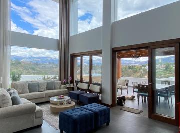Casa de 3 habitaciones, Quito · Oportunidad! Master en Pb, Vista Espectacular, Doble Altura, Jardin E Hidromasaje.