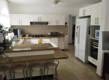 Departamento · 165m² · 3 Habitaciones · 2 Estacionamientos · Departamento - Cumbayá