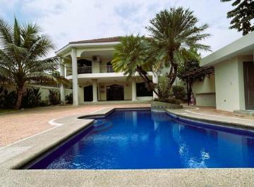 Casa de 4 habitaciones, Guayaquil · Laguna Club - Acogedora Casa en Venta y Alquiler - Via a La Costa