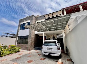 Casa de 5 habitaciones, Salinas · San Lorenzo: Amplia Casa de 3 Pisos a Doble Altura Cerca del Mar