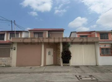 Casa · 250m² · 4 Habitaciones · 3 Estacionamientos · Venta de Casa en Samanes, Norte de Guayaquil
