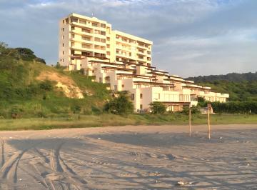 Casa de 3 habitaciones, Pedernales · Se Vende Casa en La Provincia de Manabi, a 9 Km de Pedernales