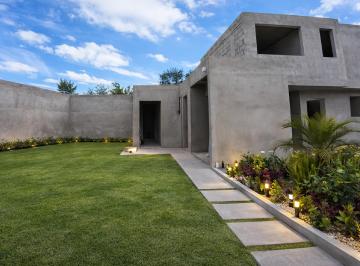 Casa de 3 habitaciones, Quito · Más Espacio, Mejor Vida + Patio Amplio + Áreas Verdes