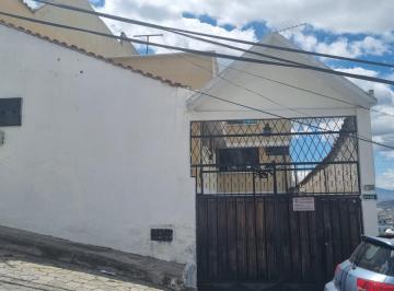 Casa de 6 habitaciones, Quito · Venta de Casa Rentera por La Carlos Salas Cerca Comité del Pueblo Norte de Quito