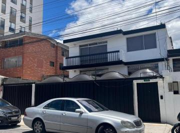 Casa · 530m² · 15 Habitaciones · 7 Estacionamientos · Venta Casa Comercial Sector Quicentro