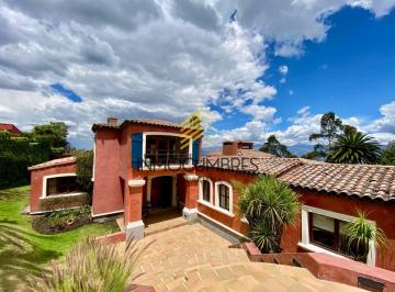 Casa de 4 habitaciones, Quito · Casa de Venta en Campo Alegre