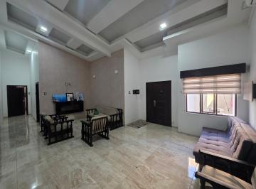 Casa de 3 habitaciones, Guayaquil · Vendo Hermosa Casa Moderna y Amplia, Alborada 6