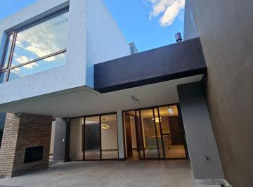 Casa de 3 habitaciones, Quito · La Viña Tumbaco, Espectacular Casa Moderna a La Venta