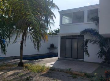 Casa de 16 habitaciones, Guayaquil · Se Alquila Propiedad Comercial.