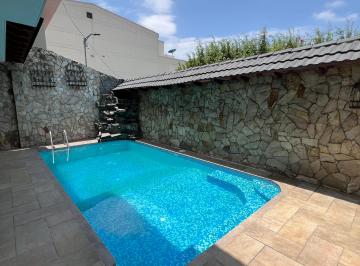 Casa de 4 habitaciones, Guayaquil · Las Garzas Linda Casa en Venta con Piscina!