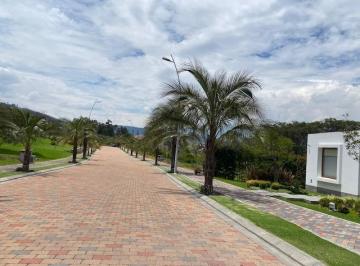 Terreno / Lote , Quito · 1.072 M²: Cos 37 - 70 en Urbanizacion en La Ceramica