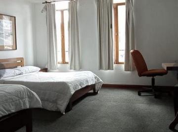 Edificio-Hotel-Fabrica de 18 habitaciones, Quito · Hostal de Venta Sector 12 de Octubre