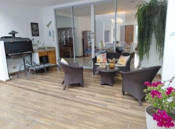 Casa · 350m² · 3 Habitaciones · 5 Estacionamientos · Casa en Venta Nayón Tanda Quito 3 Dorm. Piscina Jardín