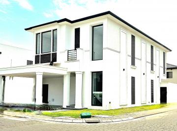 Casa de 3 habitaciones, Guayaquil · Acabados de Primera y Modernos, Espacios Amplios y Excelente Distribución, Sambo