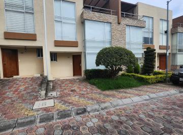 Casa de 3 habitaciones, Quito · Casa de Arriendo en Tumbaco Centro a Una Cuadra del Gran Aki. Conjunto Sierra Morena.