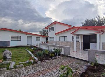 Casa de 3 habitaciones, Quito · Venta de Casa Urb San Rafael - Valles de Los Chillos