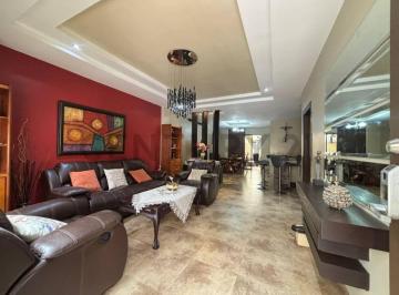 Casa · 165m² · 4 Habitaciones · 2 Estacionamientos · Venta de Casa en Villa Club