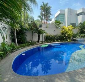 Casa de 3 habitaciones, Guayaquil · Samborondon Km 4 Urbanizacion Palmar del Rio Casa en Venta