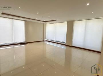 Departamento · 240m² · 3 Habitaciones · 2 Estacionamientos · Departamento en Venta Vista Grande