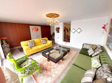 Casa de 5 habitaciones, Quito · Oportunidad de Inversión – Vendo Amplia Casa Independiente con 2 Departamentos Calle Las Palmeras