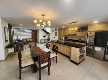 Casa de 3 habitaciones, Quito · Venta Casa Tumbaco 3 Dormitorio Sala Tv. Jardines Pergola 2 Parqueaderos