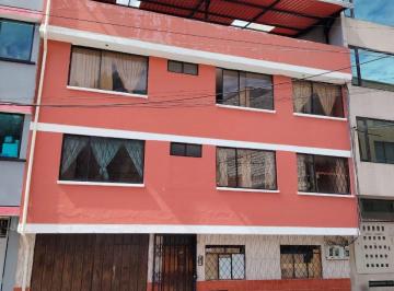 Casa de 10 habitaciones, Quito · Venta Casa Rentera La Mena