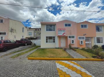 Casa · 111m² · 3 Habitaciones · 2 Estacionamientos · Casa en Venta Dentro de Conjunto Habitacional