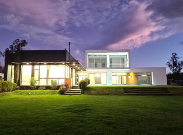 Casa de 4 habitaciones, Quito · 3/ Casa con Terreno 10.000 m² / Tumbaco / Sector La Morita