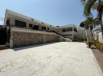 Casa · 10m² · 5 Habitaciones · 5 Estacionamientos · Casa en Venta Amplia y Excelentes Acabados Dentro de Urb. Santa Cecilia, Los Ceibos