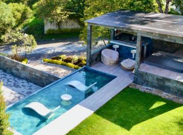 Casa · 680m² · 6 Habitaciones · 6 Estacionamientos · Venta de Residencia de Lujo en Tumbaco - Pacho Salas con Vista Incomparable