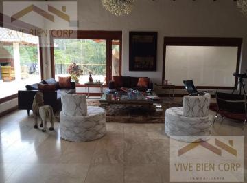 Casa · 650m² · 4 Habitaciones · 3 Estacionamientos · Venta de Casa Exclusiva en Pakakuna Gardens, Checa